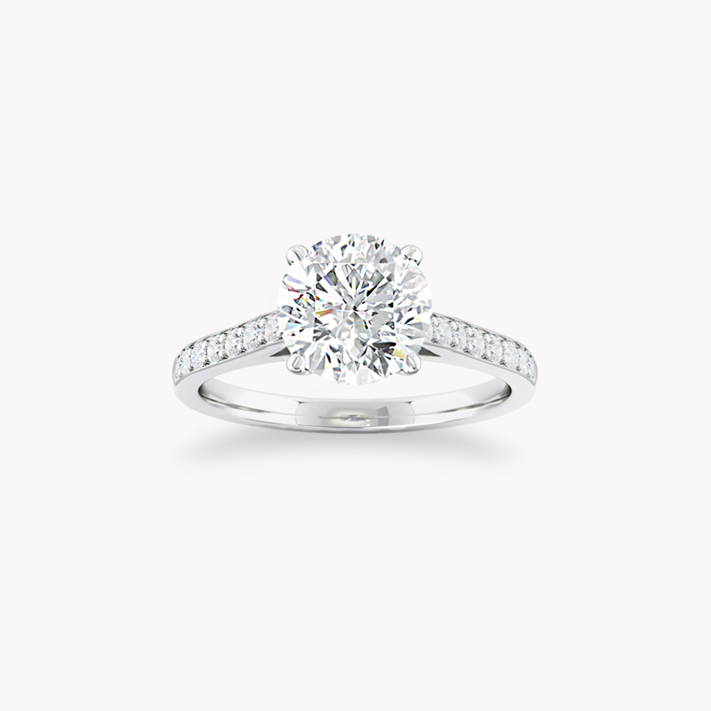 ‘Classic’ Solitärring med sido-diamanter