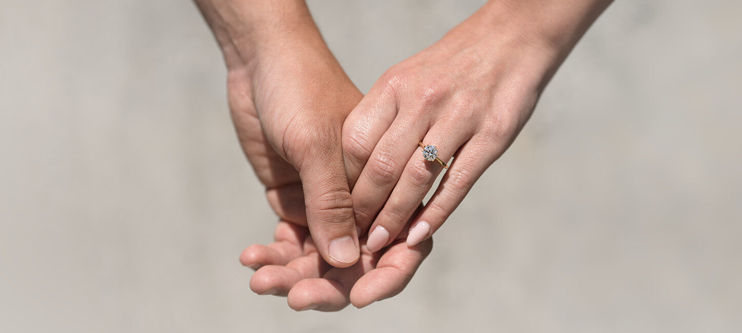 Solitaire rings without side stones